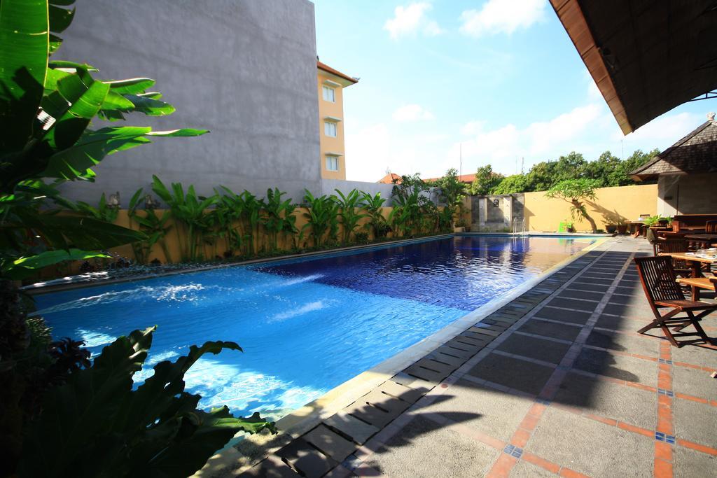 Grand Santhi Hotel Denpasar Extérieur photo