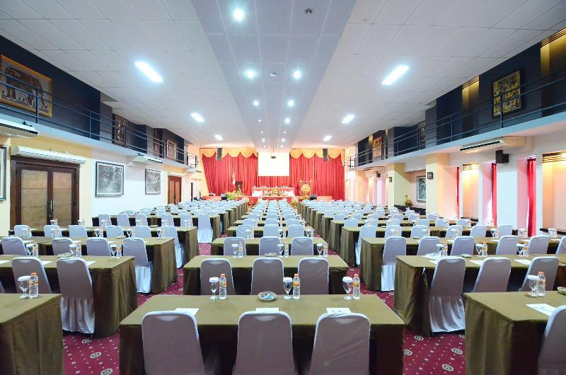 Grand Santhi Hotel Denpasar Extérieur photo